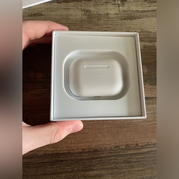 Airpod pros 2 - Picture 3 of 3